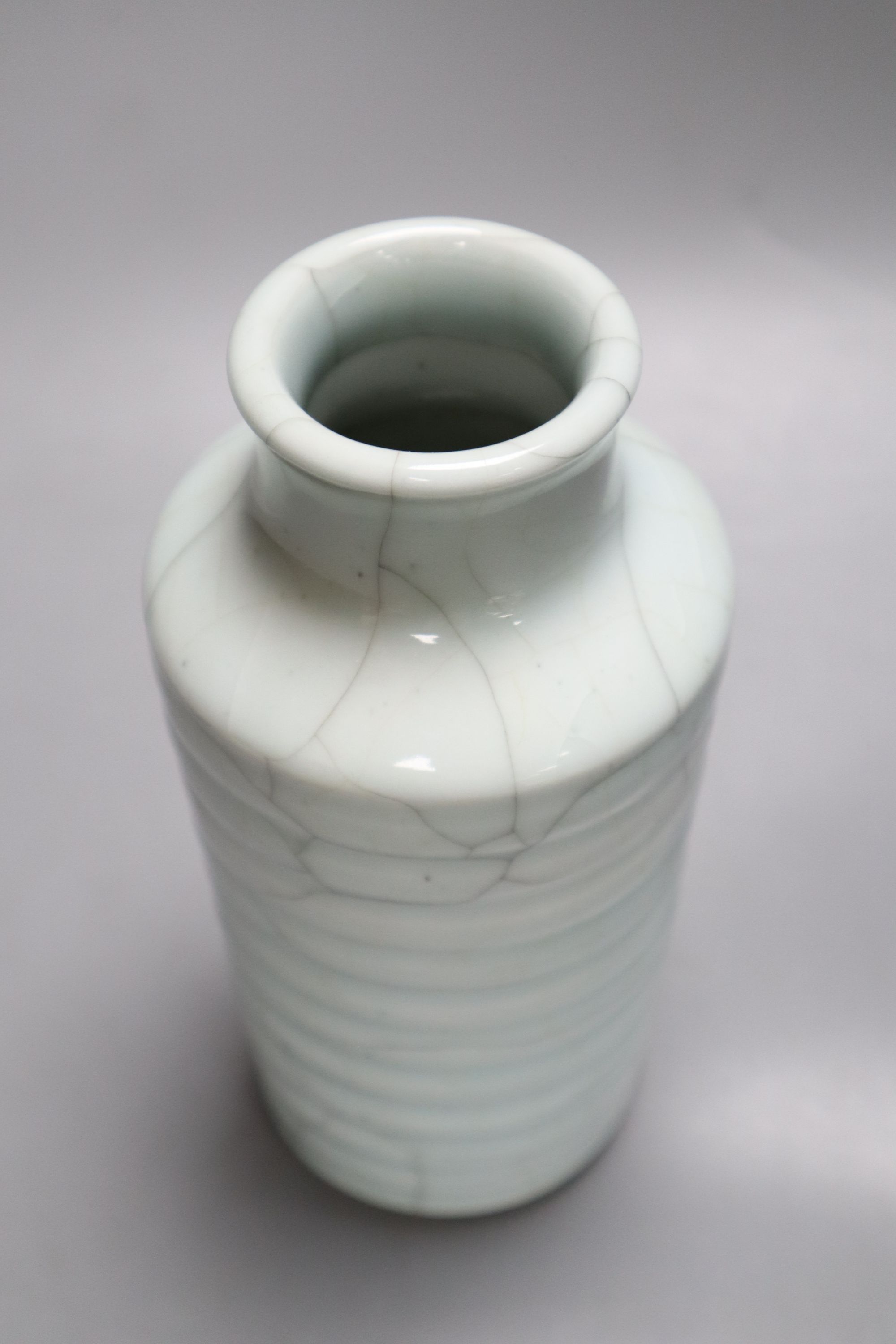 A Chinese Guan type crackle glaze vase, height 20cm